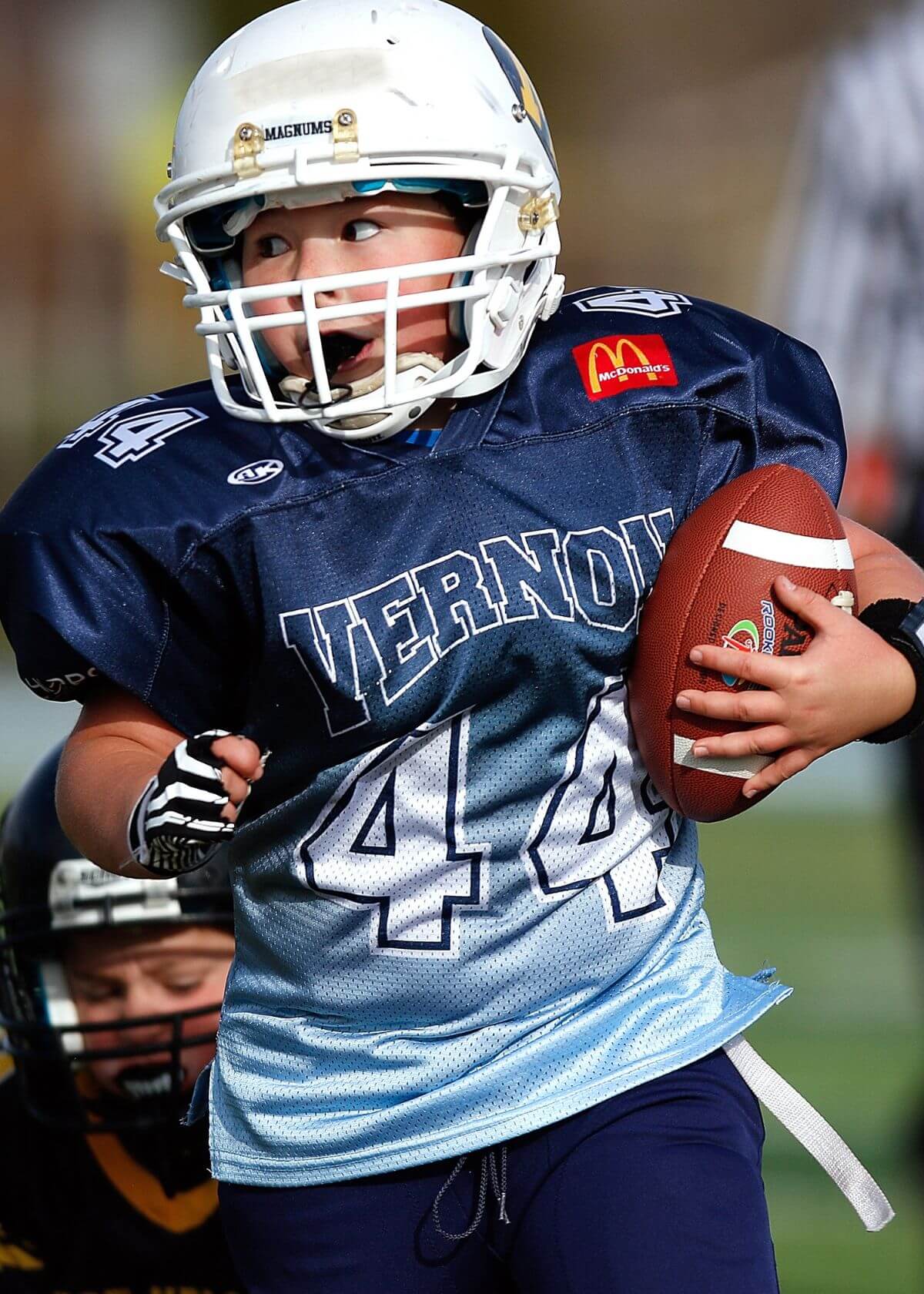 the-best-youth-football-helmet-for-maximum-protection